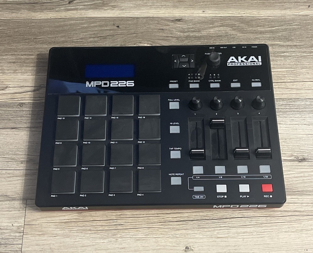 Akai Professional MPD226 USB MIDI Pad Controller