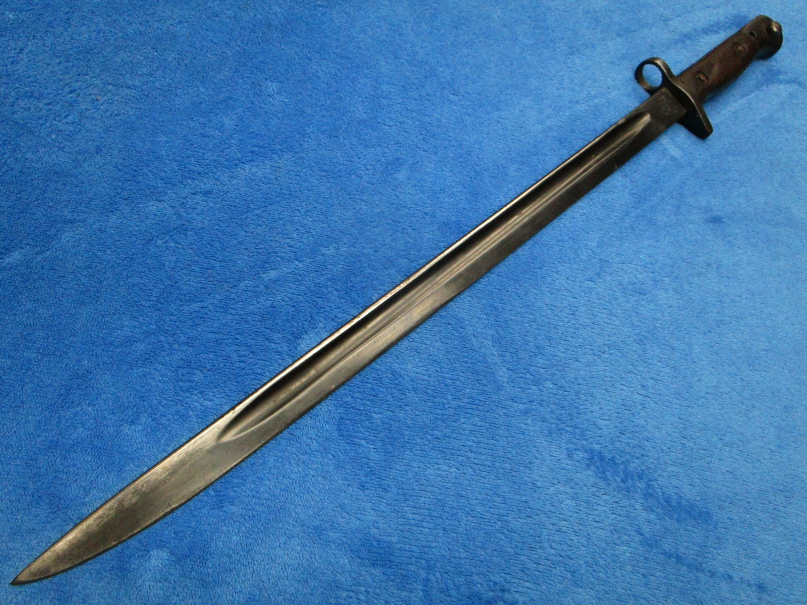 ORIGINAL WW1 BRITISH INDIA M1907 SMLE BAYONET AND SCABBARD WITH FROG MADE BY RFI