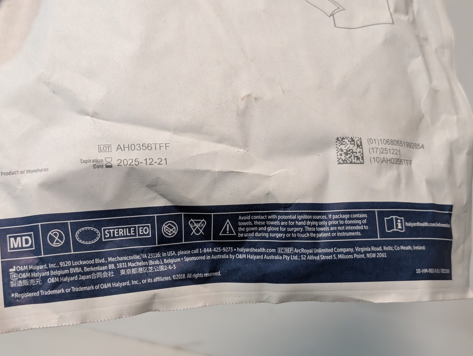 Mixed Lot of 4: Cardinal Health 9545 (x3), Halyard 99285 (x1) XL Surgical Gowns