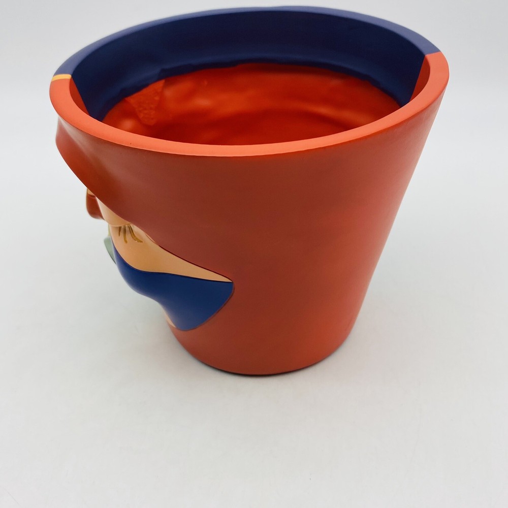Gugugo Abstract Face Planter