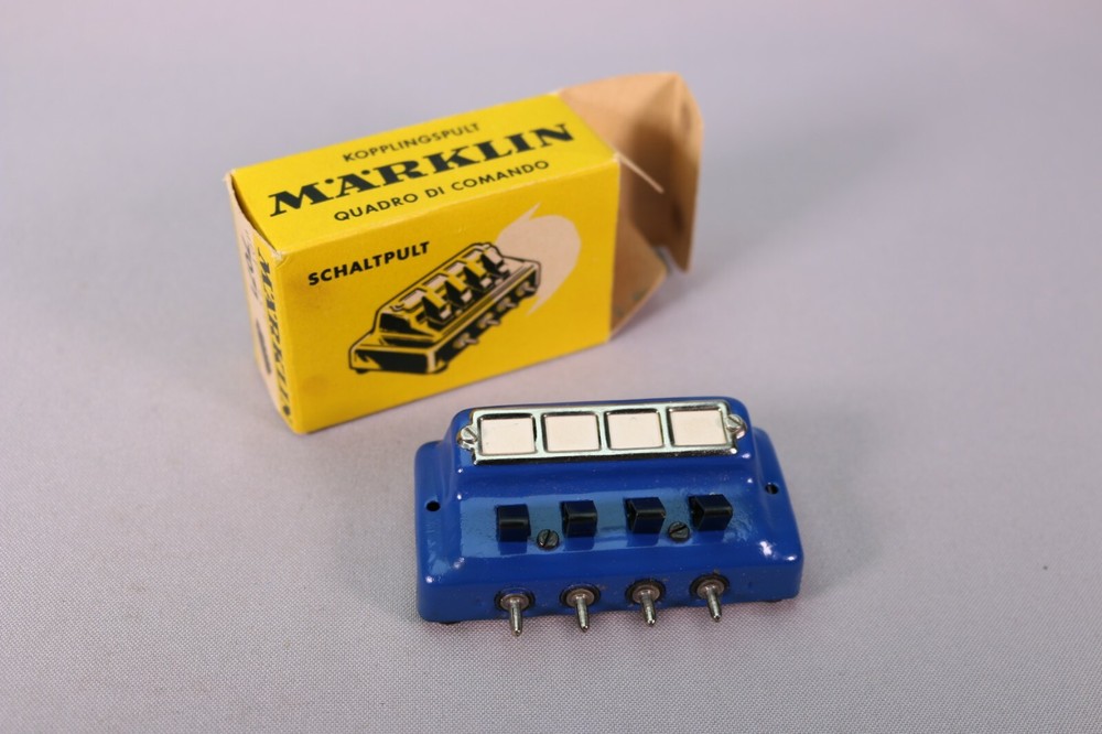 ZU132 Marklin 7071 HO Control Panel Schalptult Switch Panel Schakelbord