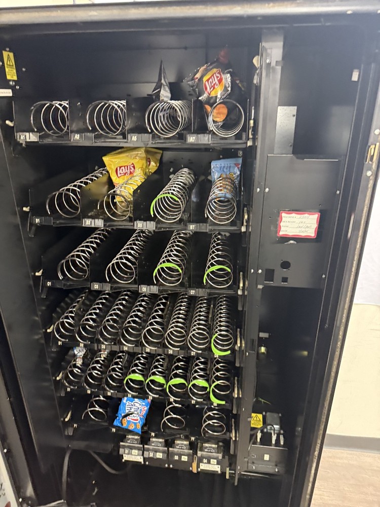 snack vending machine with card reader