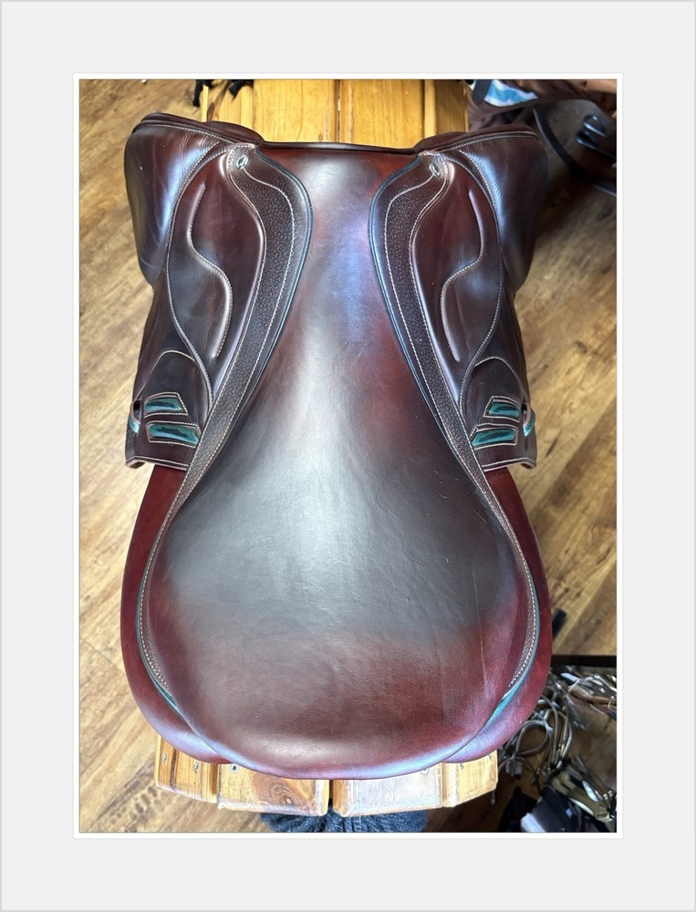Devoucoux Biarritz Lab Jump Saddle. 18” Arcade Normale