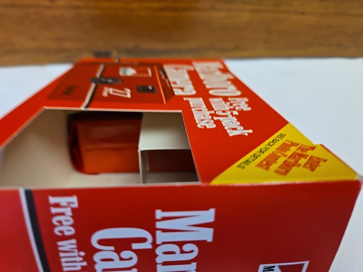 Vintage Marlboro Disposable Camera - With Box no cigarettes 35 mm 27 Exposures