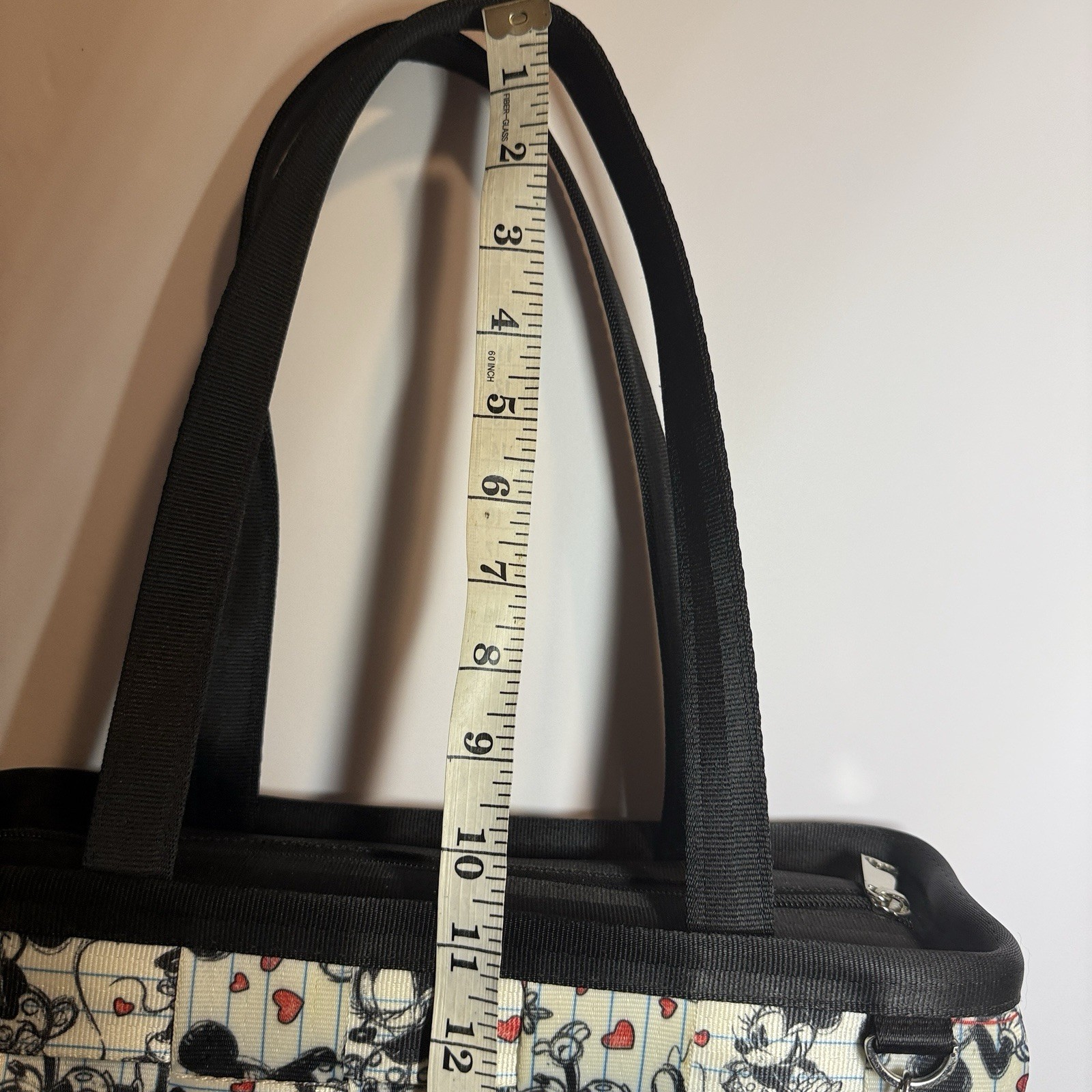 Harveys Disney Couture Minnie & Mickey Love Kiss Sketch Seatbelt Bag NWOT