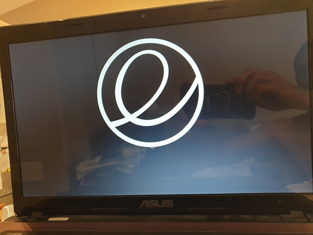 Linux ElementaryOS V8.1, 64-bit, Bootable Live and Install USB Flash Drive