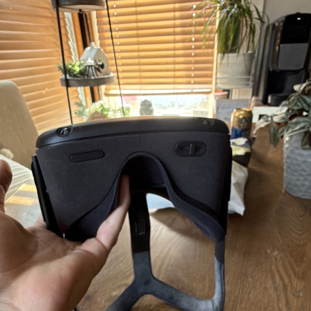 Oculus Quest Black Standalone VR Headset with Controllers