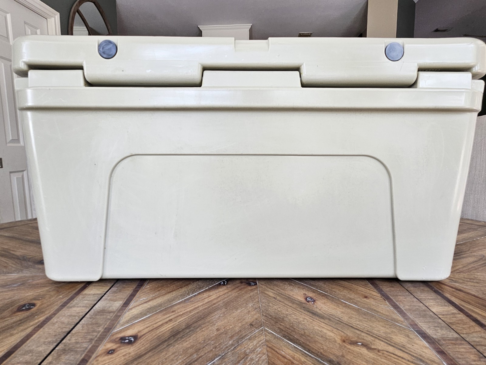YETI Tundra 65 qt Ice Chest Cooler Beige Heavy Duty
