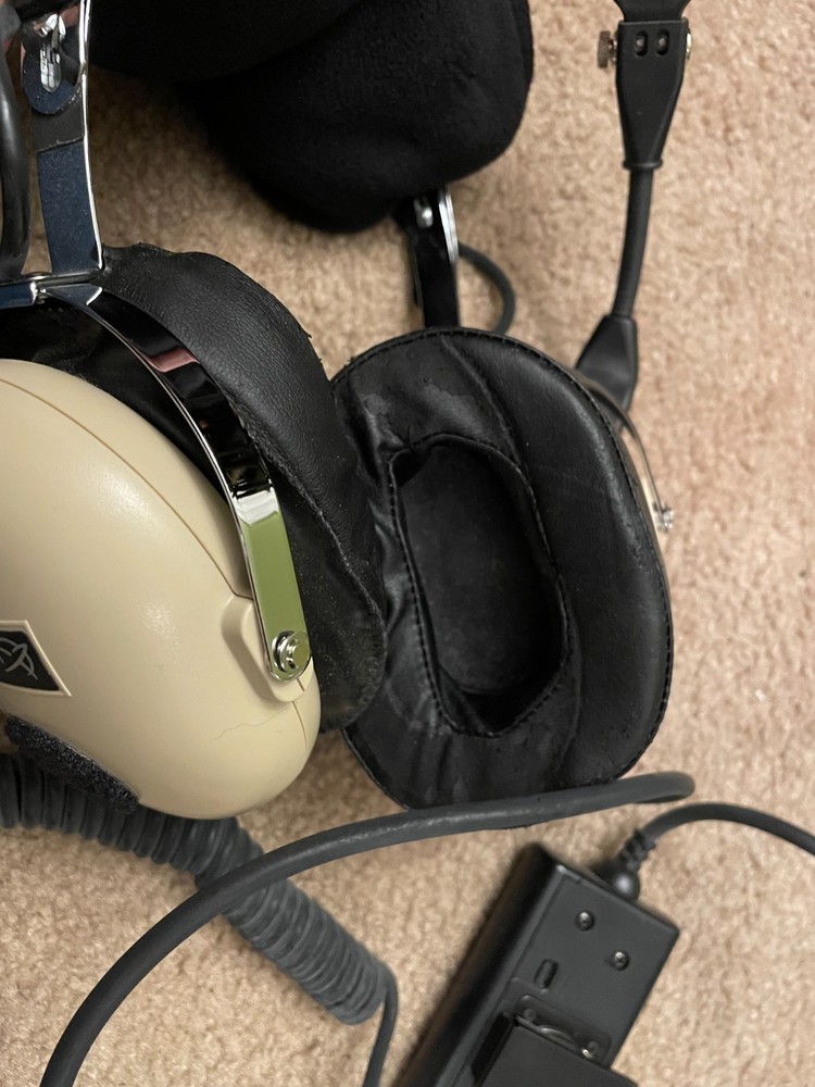 FLIGHTCOM E-13 ANR (Active Noise Reduction) Military Headset Pre-Owned