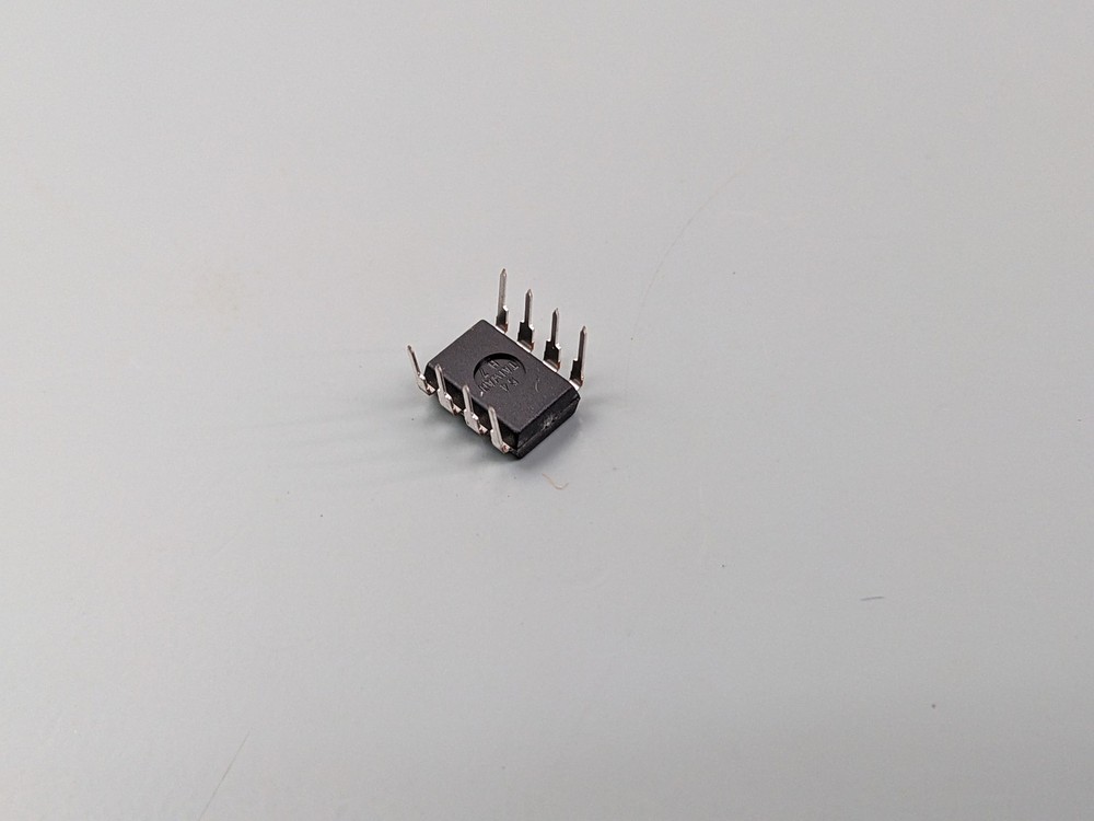 TLV1549CP 10-Bit ADC IC, 3.3V, Serial Interface