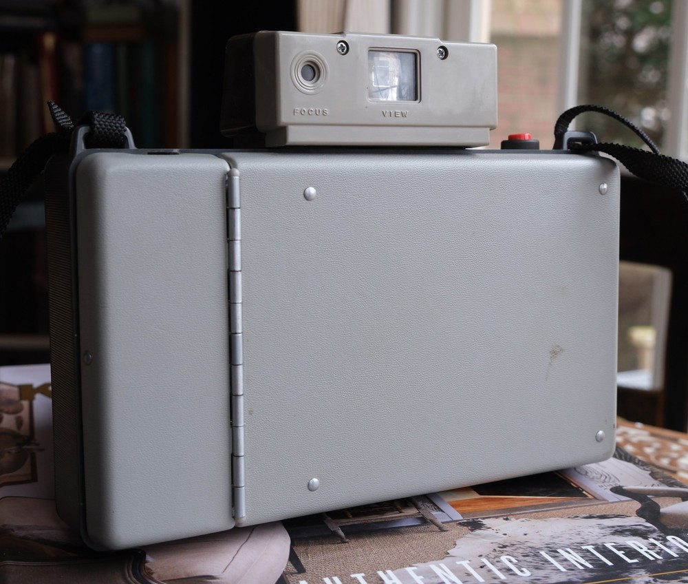 Polaroid Automatic 220 Land Camera