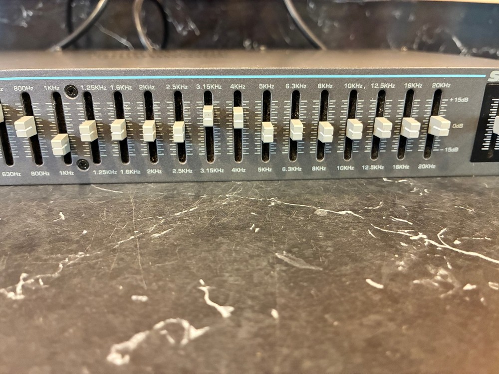 Samson E31 1/3 OCTAVE 31 BAND CONSTANT Q Graphic Equalizer