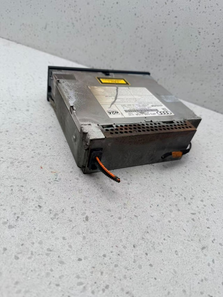 2009-2011 AUDI A6 C6 - 6 DISC CD Changer 4F0035110A