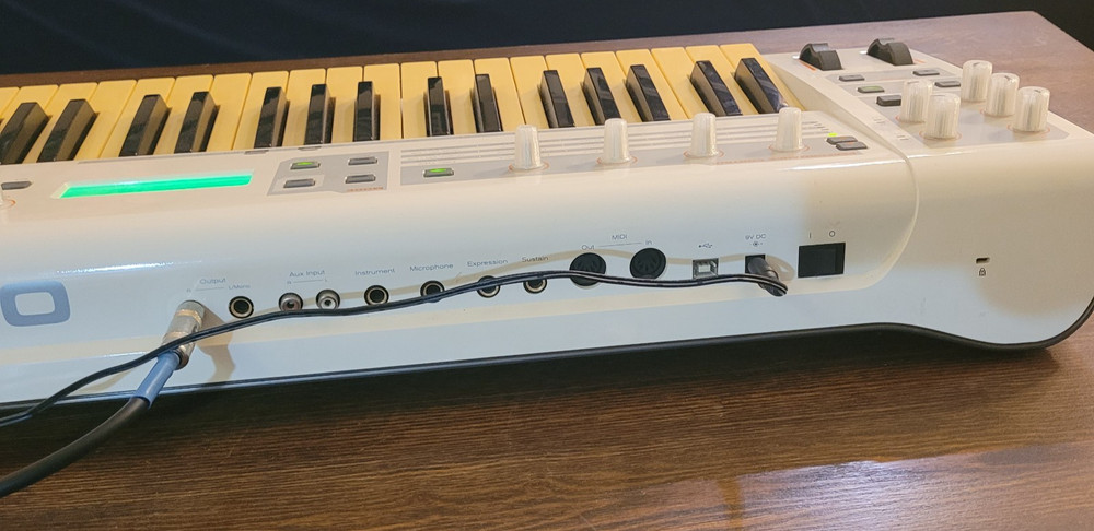 M-Audio VENOM 49-Key Virtual Analog Synthesizer 12-Voice Poly Synth Great Cond.