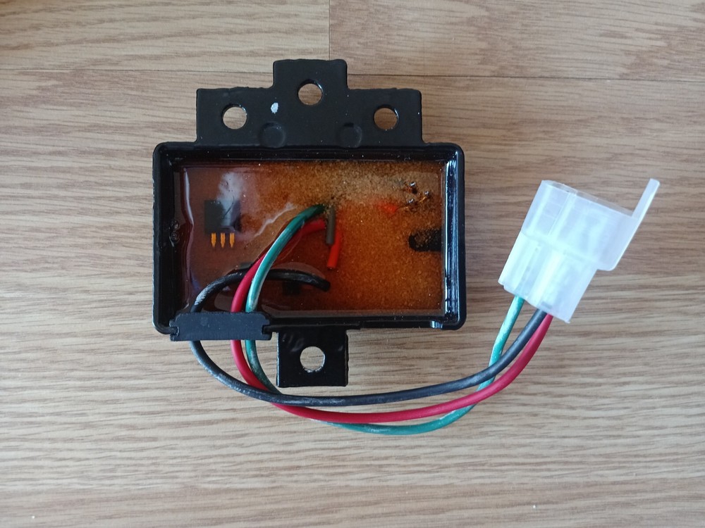 WESTERBEKE GENERATOR MOTOR REGULATOR 21611 24V