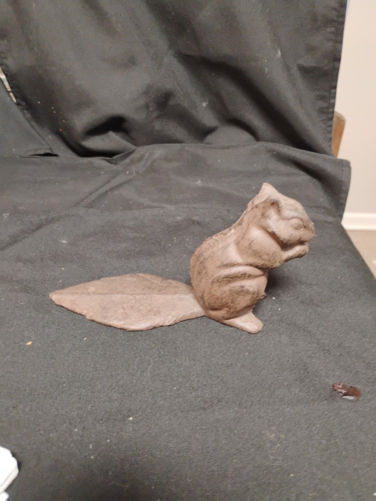 Comfy Hour Cast Iron Squirrel Door Stopper
