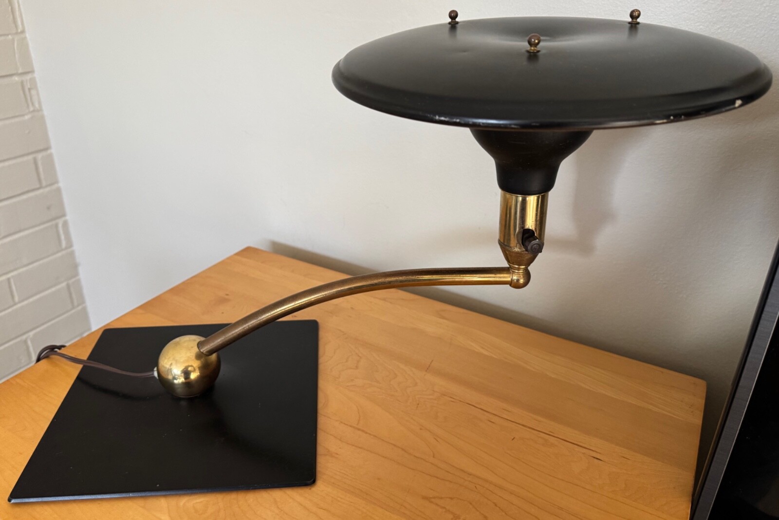 Vintage MCM Black Metal Wheeler Sight Light Cantilever Lamp Mid Century Modern