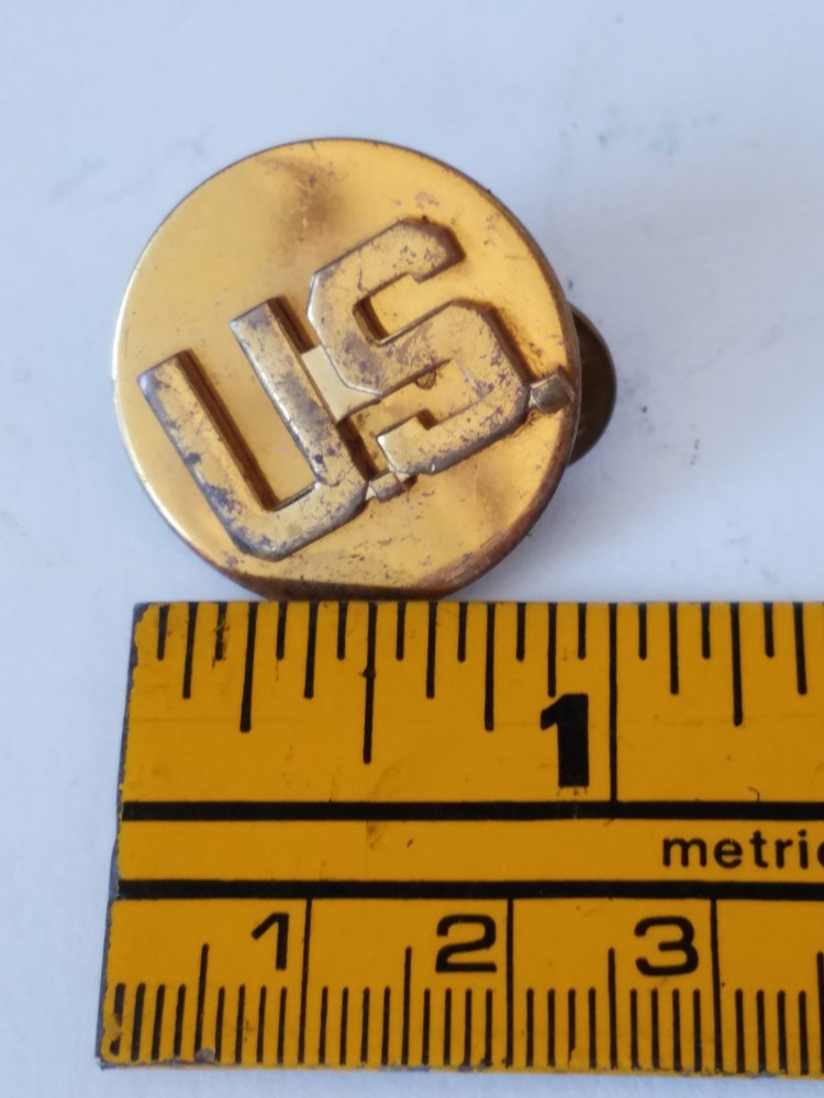 Gold Tone US Round Lapel Pin