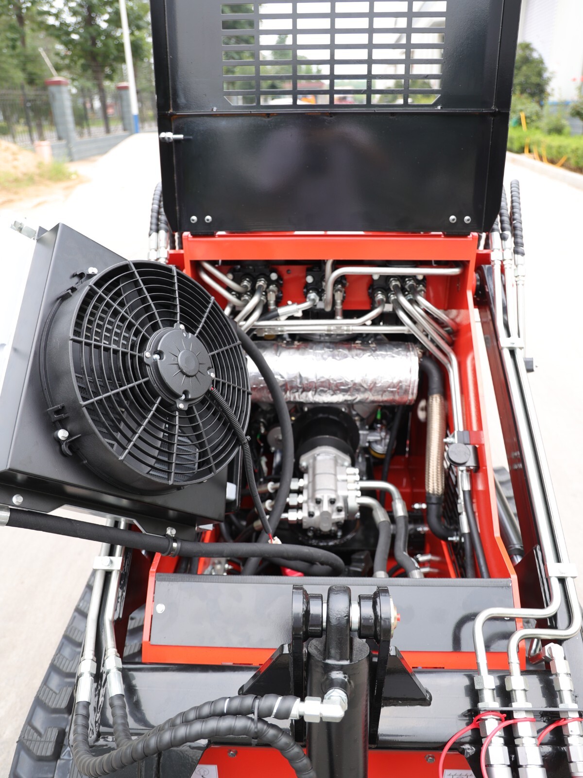 FREE SHIPPING NEW TYPHON STOMP 1,800lbs Mini Skid Steer 23HP Gas EPA Engine