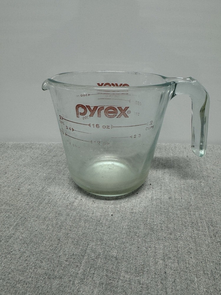 Pyrex 2 Cup Measuring Cup *Print Missing On Bottom*
