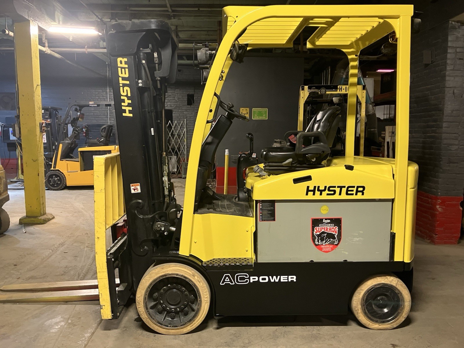 2019 Hyster 8000 LB Electric Forklift with SS and Triple Mast