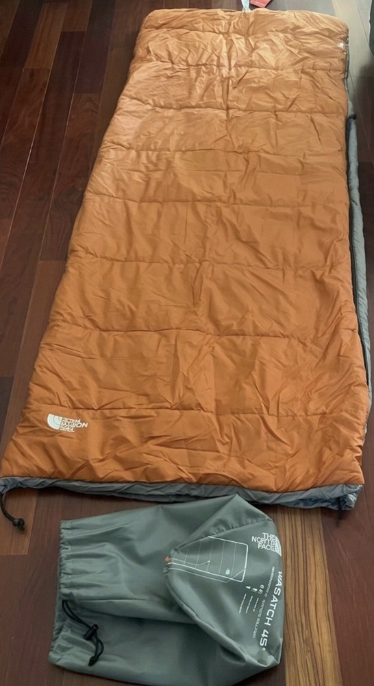 NWT! The North Face Wasatch 45 Sleeping Bag REG/RH Rectangular w/ Stuff Sack