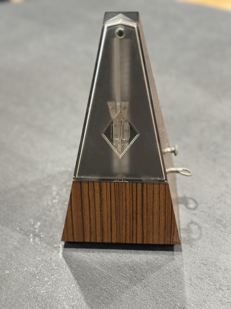 NEW Wittner Plastic Key Wound Metronome - Walnut