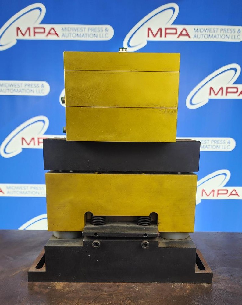 Dynamic AS/2000/125 Large Gold Shear Max width: 4.89” Max cross section .062”