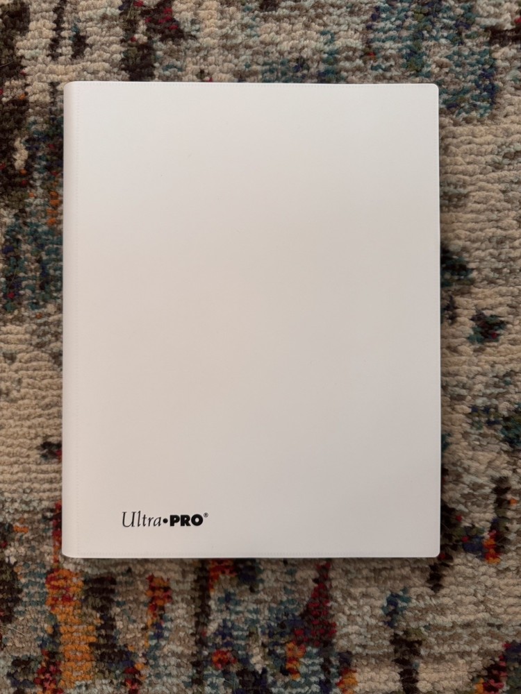 Ultra PRO - Eclipse 9 Pocket PRO Binder Side Loading Pocket Organizer