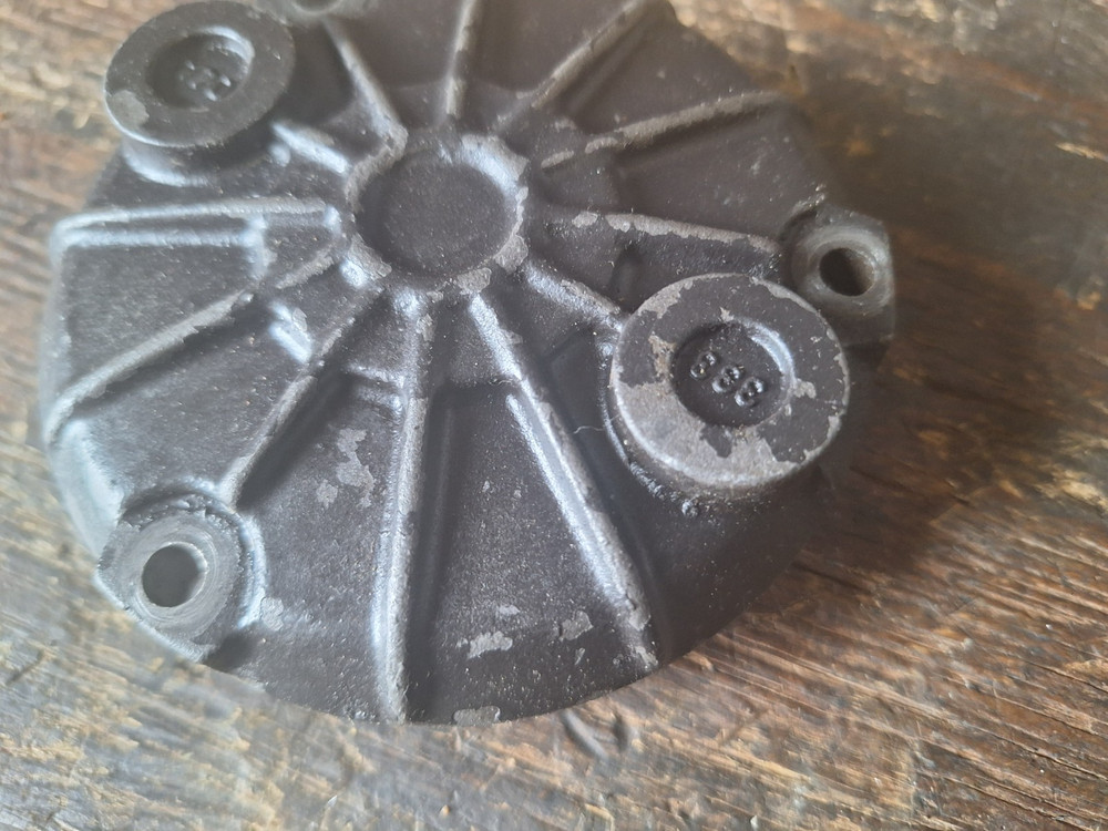 Suzuki GS 500 E - Engine Oil Filter Cover