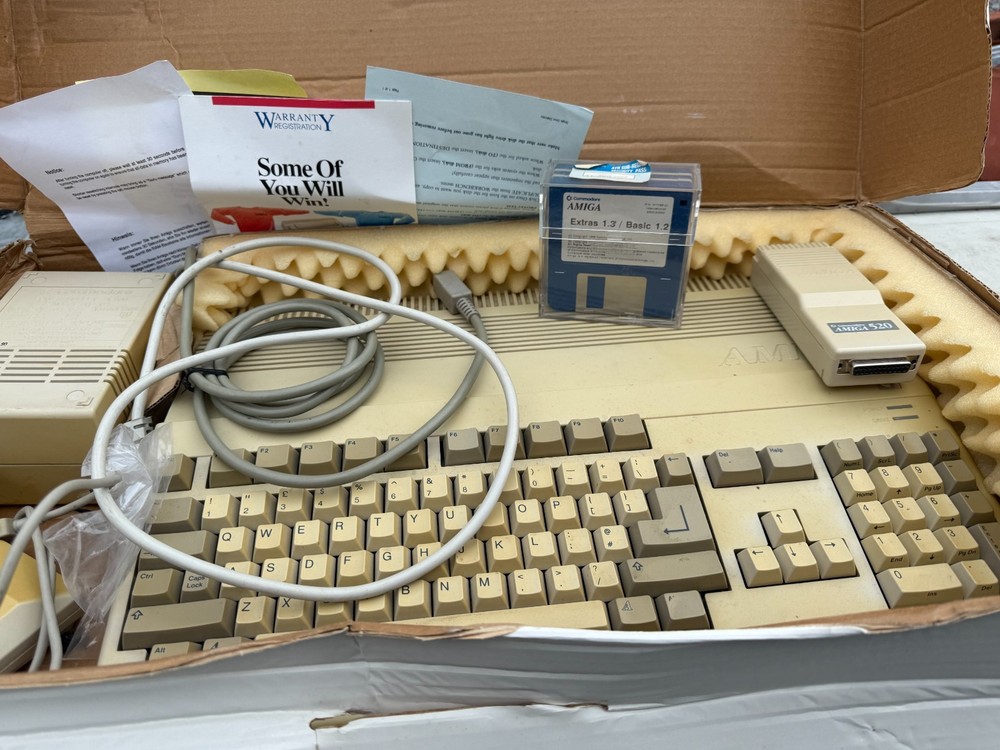 COMMODORE AMIGA 500 COMPUTER BOXED