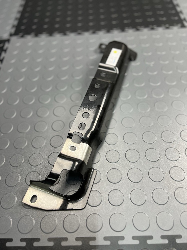 2017-2019 AUDI A4 RIGHT PASSENGER SIDE DASH LOWER KNEE MOUNT BRACKET PANEL