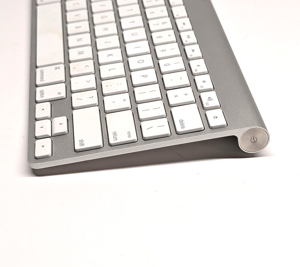 Apple Wireless Bluetooth Keyboard A1314 Aluminum Compact Tested Works
