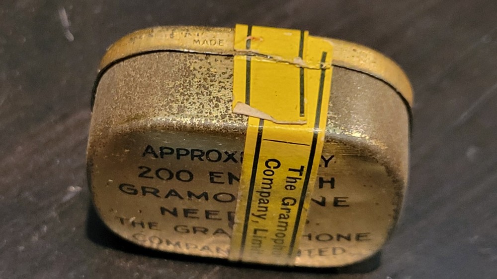 HMV His Masters Voice Gramophone phonograph needle Tin Yelow Half Tone Full Open