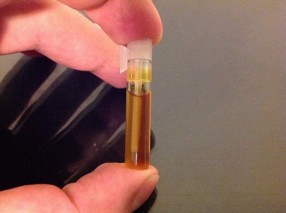 زيت روحاني عطر روحي لتقويه الاحجار وتغذيه الخدام وتفعيل وارجاع الروحانيه نادر