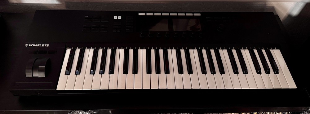 Native Instruments KOMPLETE KONTROL S49 MK2 w-Komplete 11 Select NEW-OPEN BOX!