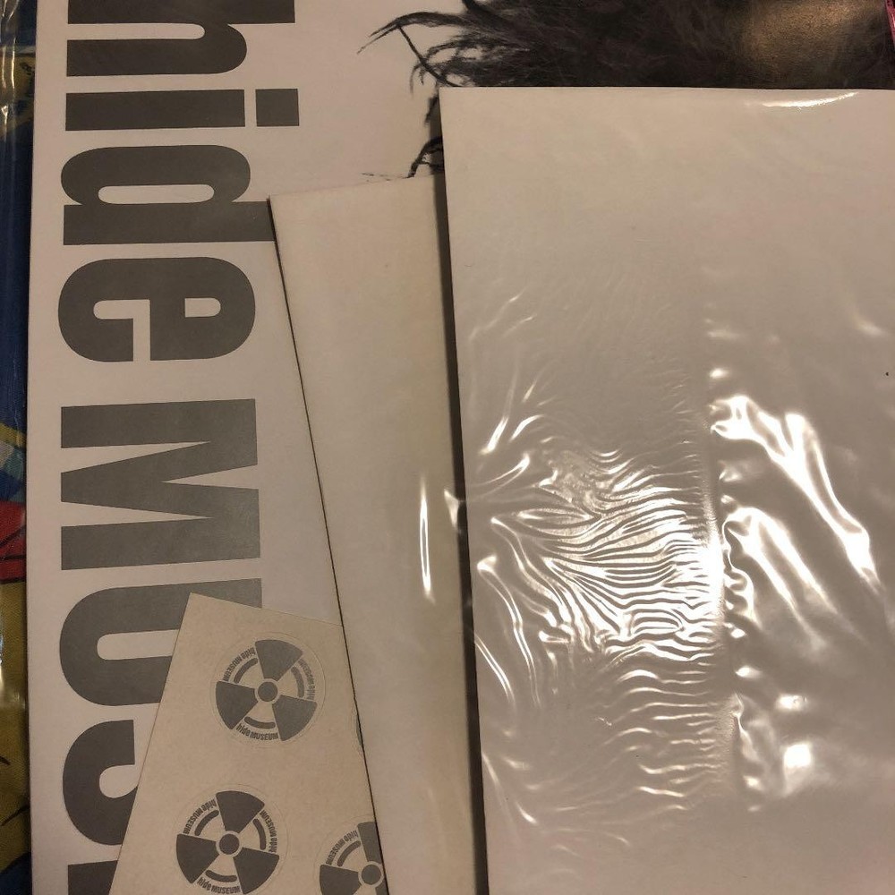 hide museum letter set