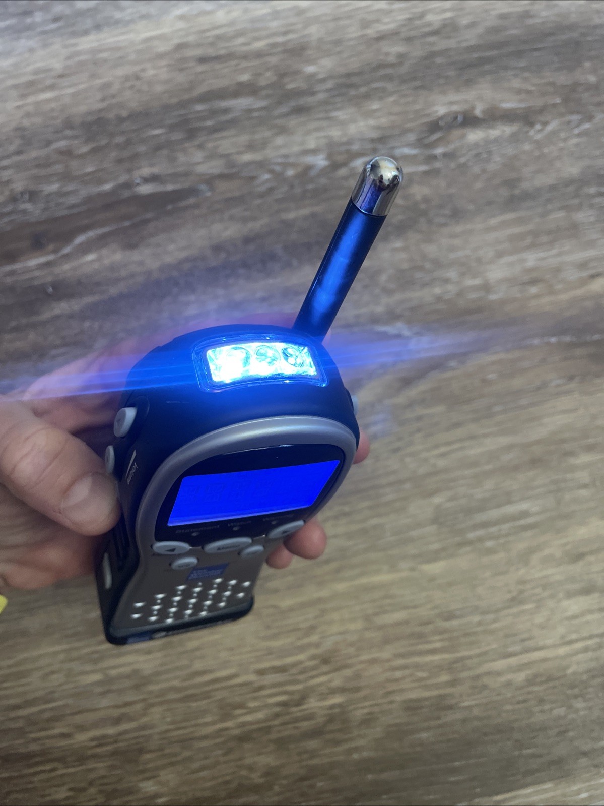 Weather Channel FM Alert Radio/Flashlight Hand Crank Rechargeable VEC438 TESTED