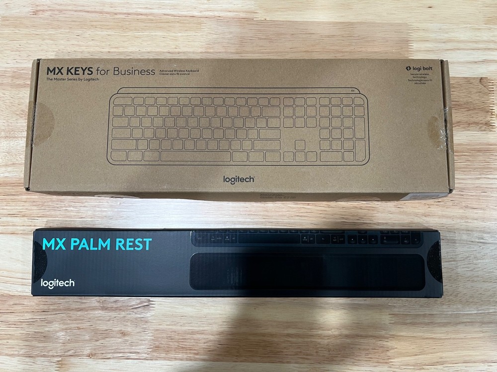 Logitech MX Keys Wireless Keyboard with Palm Rest - Graphite