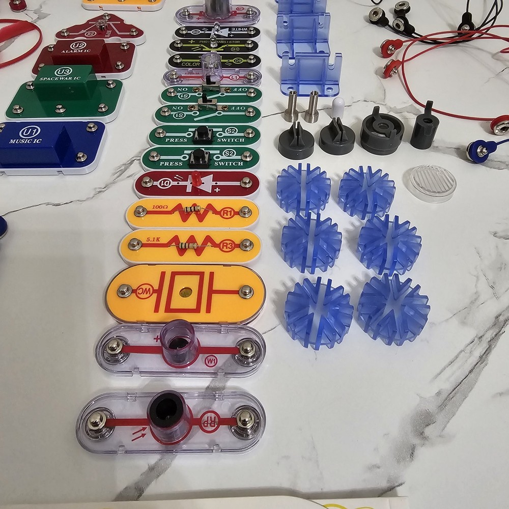 Elenco Snap Circuits Lot