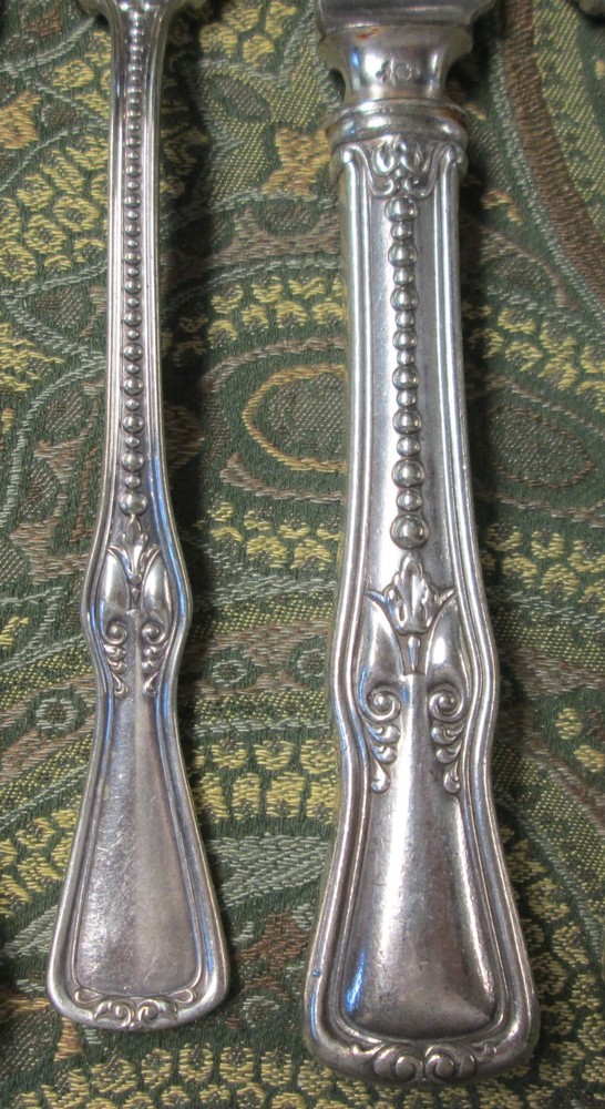 LA MODE 5 Forks & 5 Knives 1900 Silverplate Pattern Scroll & Bead No Monograms