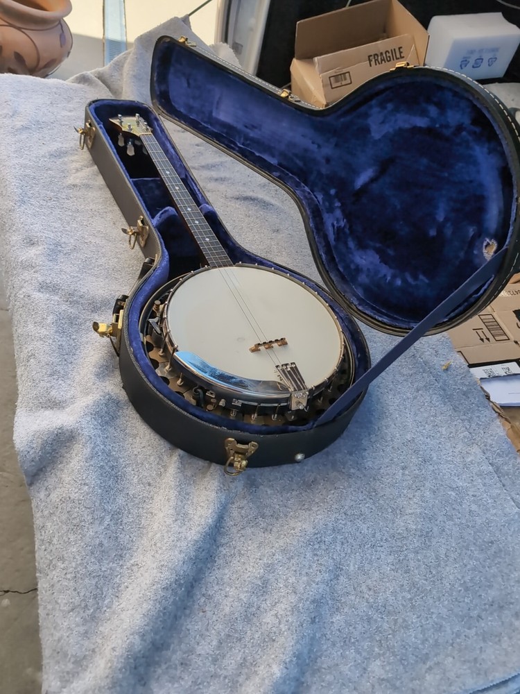 vega banjo 4 string With Case