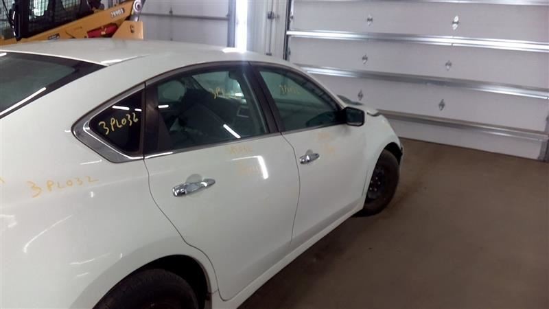 ALTIMA 2016 High Mounted Stop Light 1044314241