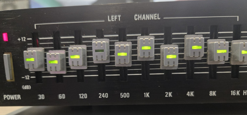 Sentrek SHQ-4210B Multi-Band Spectrum Analyzer Equalizer