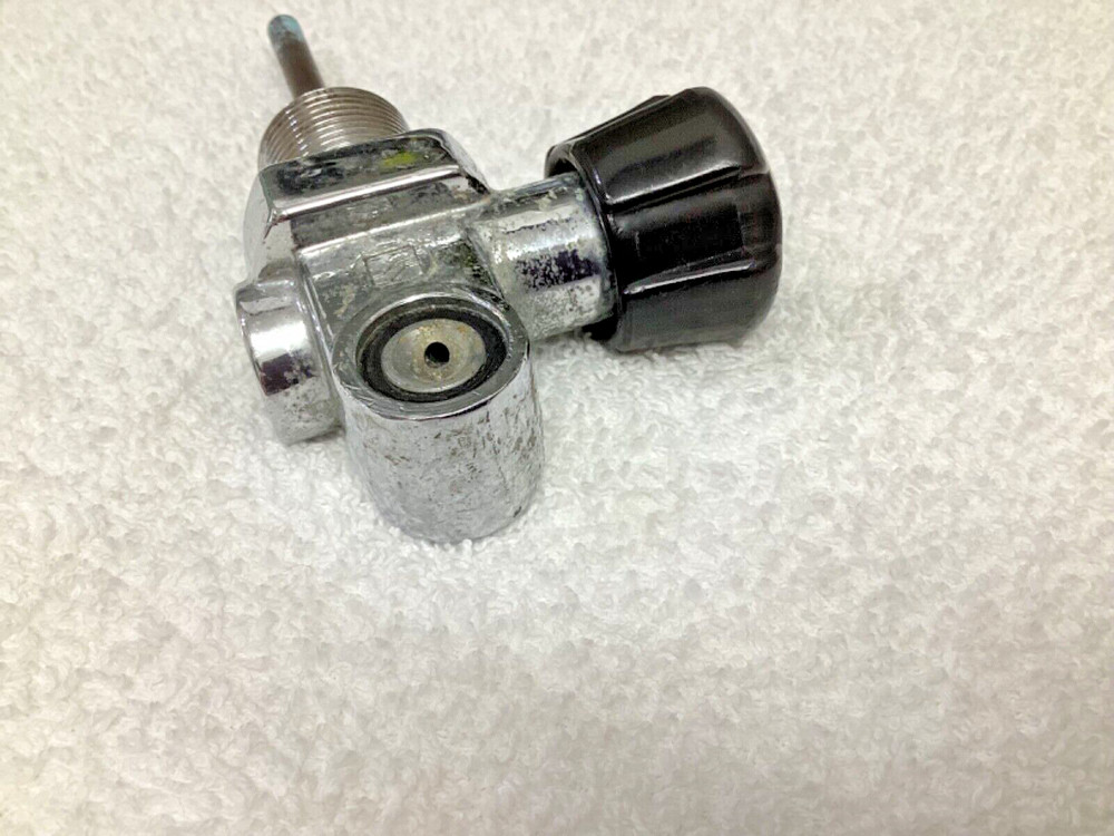 SCUBA DIVING tank valve yoke
