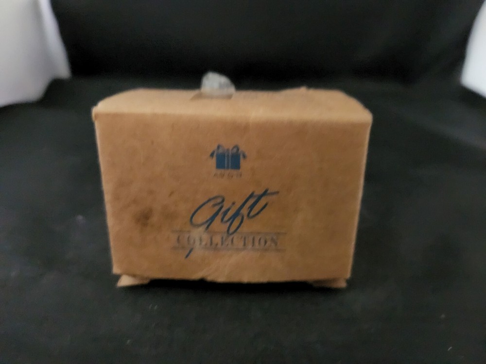 Avon Gift Collection 1999 Porcelain Doves Thimble