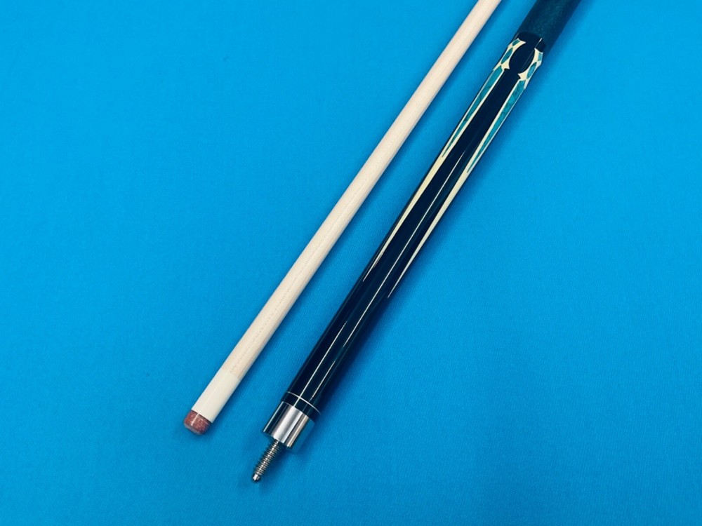 FALCON POOL CUE MP-5 WITH LINEN GRIP.