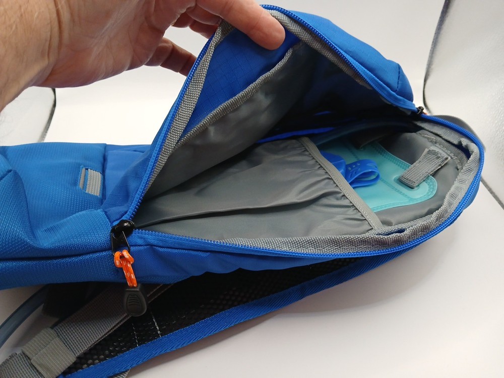 Ozark trail hydration backpack 1.5 Liter Color blue