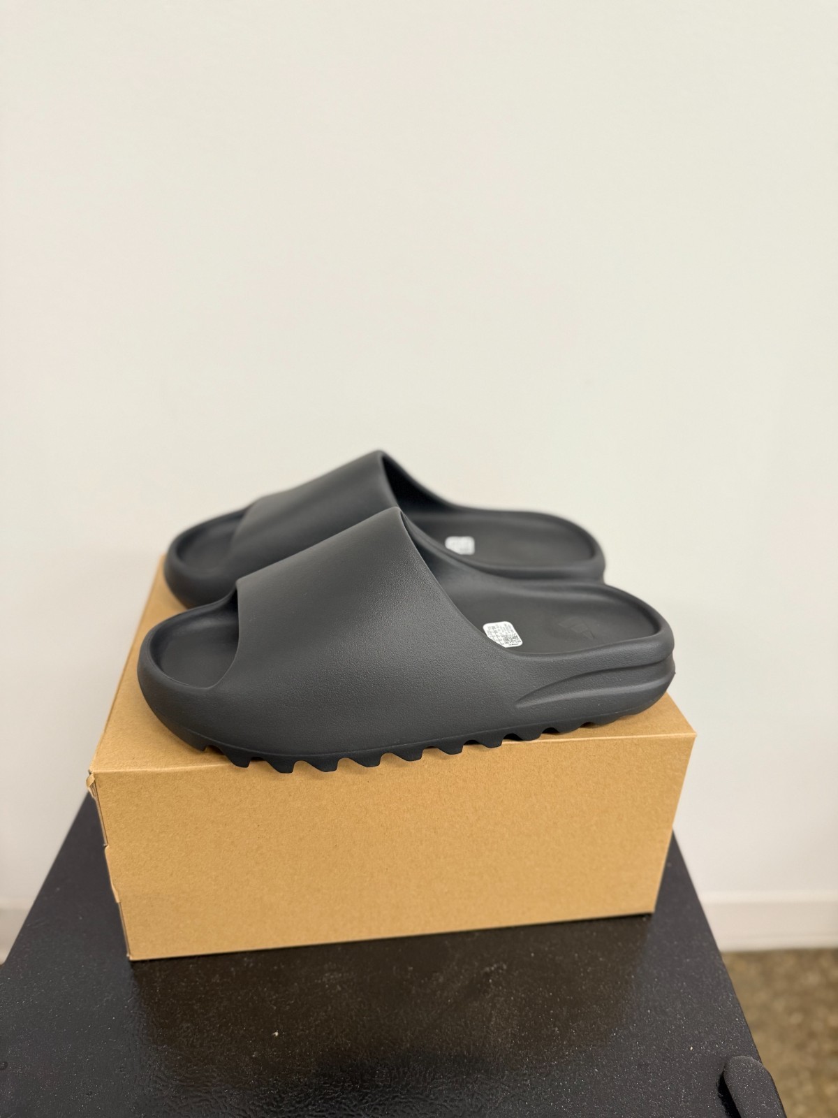 Adidas Yeezy Slide Onyx - Multiple Sizes - (100% Authentic) HQ6448