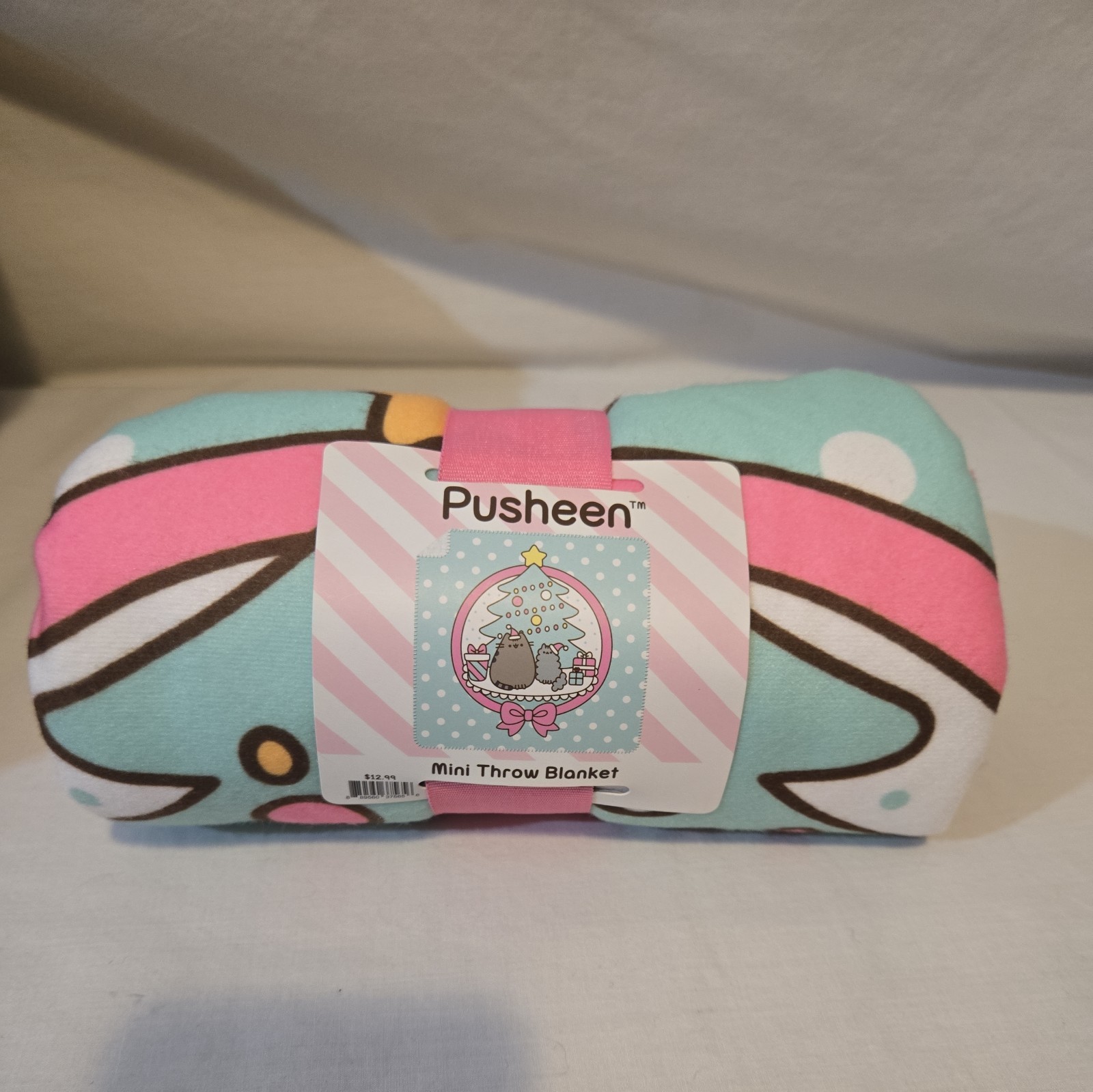 NWT Pusheen Cat Bed Mini Christmas Throw Blanket Cuddler Pet Holiday Culturefly